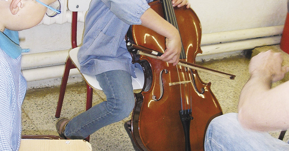 Entre l'oferta d'instruments es troba el violoncell